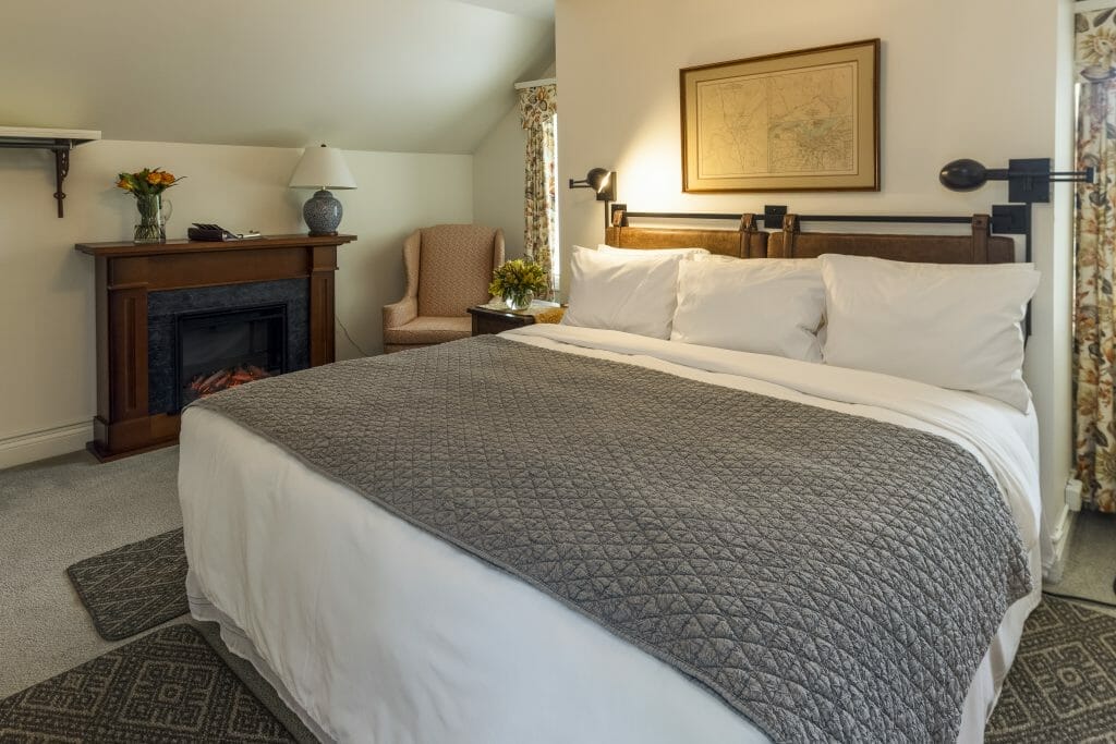 Top Reasons to Choose a Bed & Breakfast over Hotels Near Cincinnati Airport